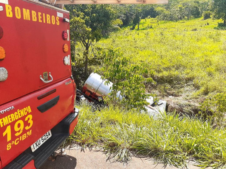 Acidente fatal na br-174: bombeiros trabalharam três horas para retirar corpo das ferragens