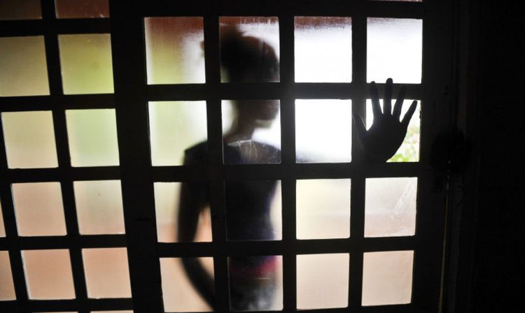 Adolescente de 14 anos relata à Polícia Civil estupro cometido pelo irmão, em Cáceres