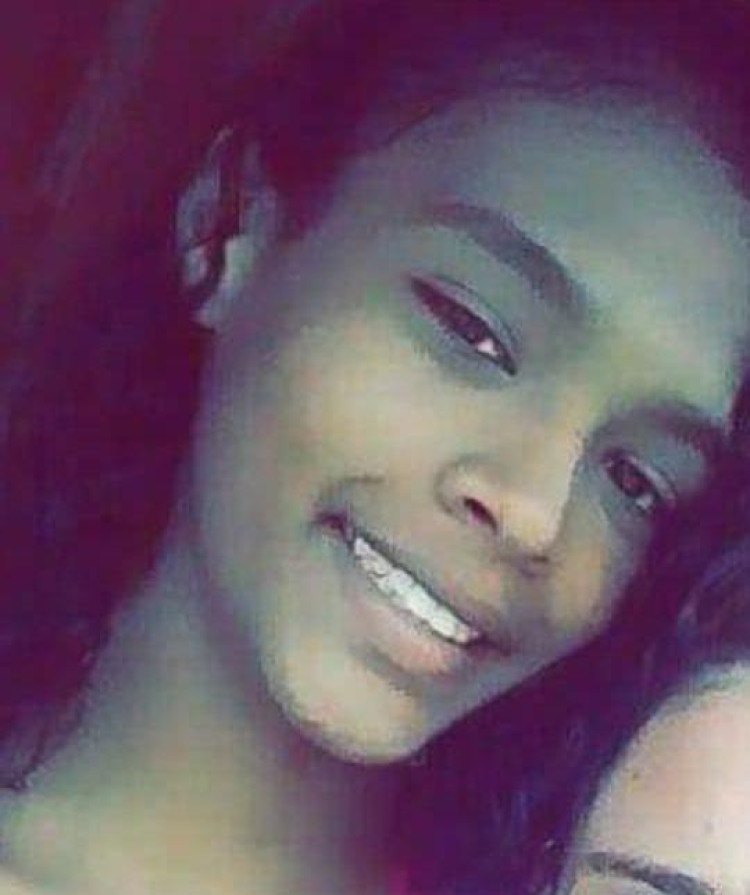 Adolescente de 15 anos é morta a tiros enquanto tomava sorvete com o namorado na Vila Guaporé