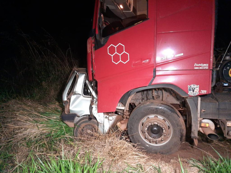 Adolescente pega carro escondido dos pais e morre em colisão na BR 174 B