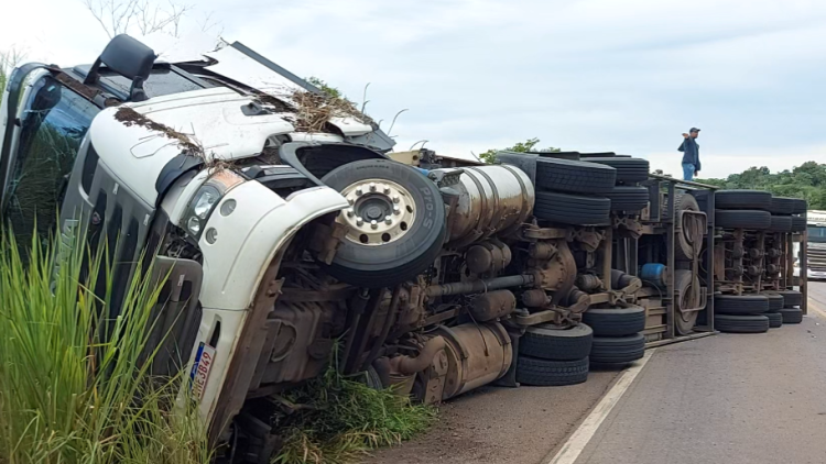 Advogado de Vilhena tenta suicídio e provoca acidente com carreta na Br 174