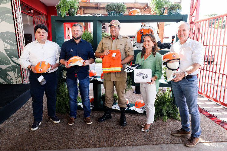 Bombeiros de MT recebem novos equipamentos para reforçar combate aos incêndios florestais