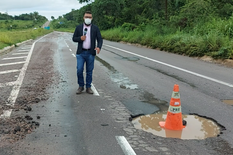 Buracos na BR 174: trecho deteriorado causa revolta na população