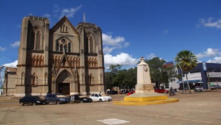 Cáceres reabre comércio na segunda-feira, mas implanta toque de recolher
