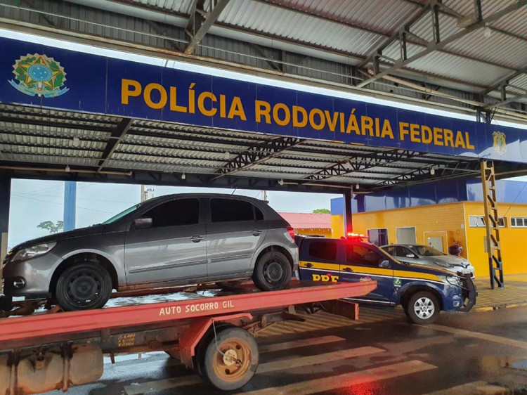 Carro roubado há um mês é recuperado pela PRF em Pontes e Lacerda