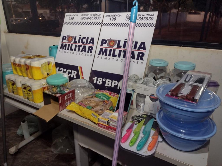 Casal acha cartão e gasta mais de mil reais, em Pontes e Lacerda
