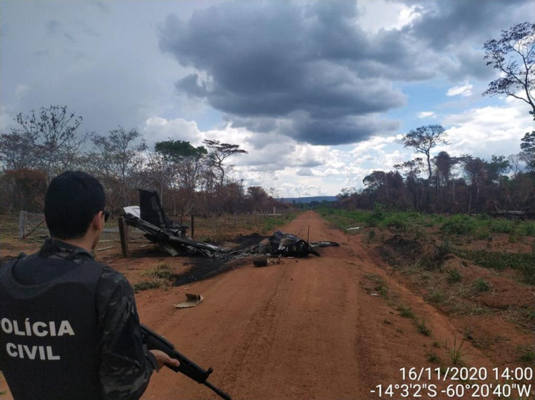 Cenipa aponta que aeronave colidiu em poste antes de pegar fogo e corrobora origem estrangeira