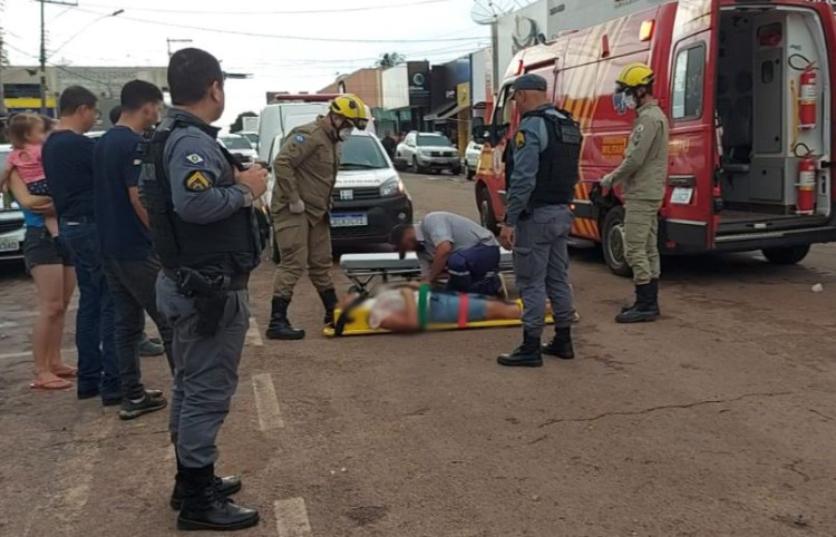 Ciclista atravessa avenida e é atropelada em Pontes e Lacerda
