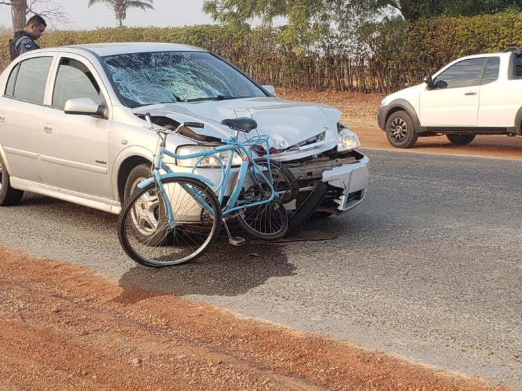 Ciclista morre após tentar atravessar rodovia e ser atingido por veículo