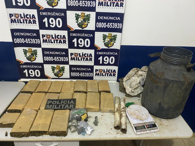 Cinco são pegos com 18 tabletes de maconha em Comodoro
