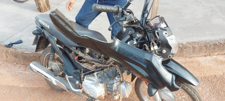Colisão entre duas motocicletas deixa uma pessoa desacordada na Av. Joaquim Gomes de Souza