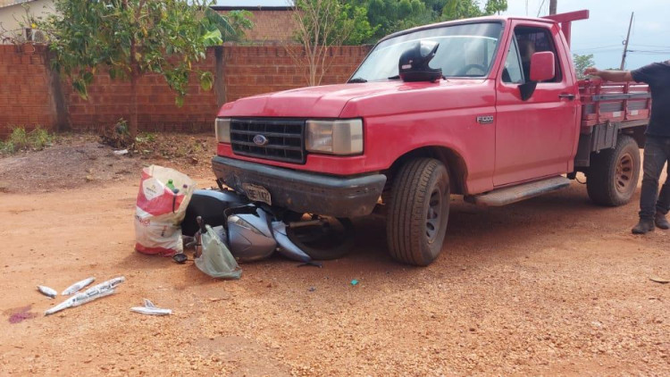 Colisão frontal entre veículos deixa uma mulher com fratura exposta, em Pontes e Lacerda