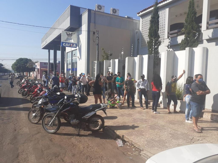 Correntistas reclamam da superlotação na Caixa Econômica Federal