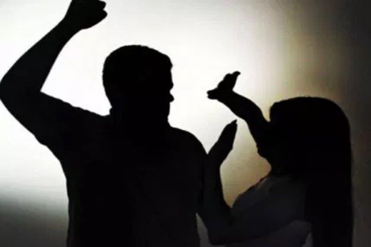 Covardia: homem bate na mulher e agride a mãe em Pontes e Lacerda