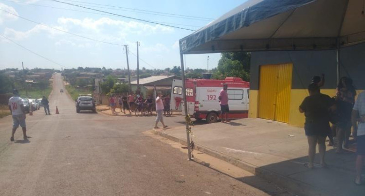Criança de 2 anos transportada em moto morre em batida com camionete, em Juína