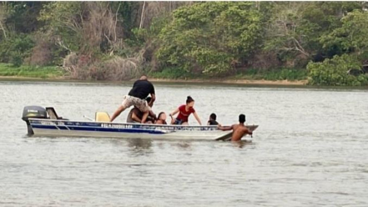 Crianças são resgatadas por banhistas ao serem levadas por correnteza no Rio Paraguai em Cáceres