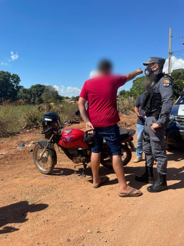 Criminoso envolvido em tentativa de assalto durante a madrugada desta terça-feira (18) é preso pela Polícia Militar