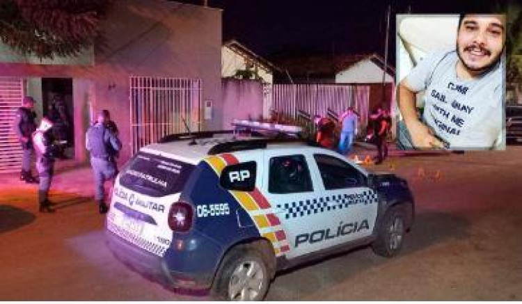 Criminosos executam homem com mais de 15 tiros na frente de residência, em Cáceres