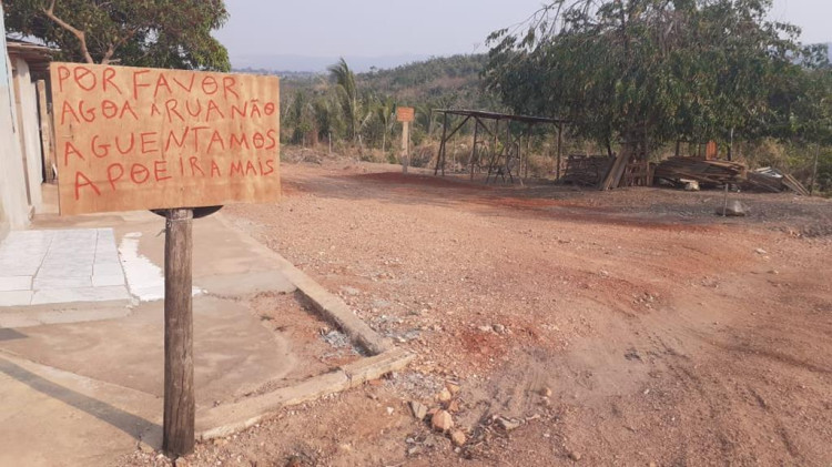 De forma inusitada, morador do Residencial Vera chama a atenção da Secretaria de Obras