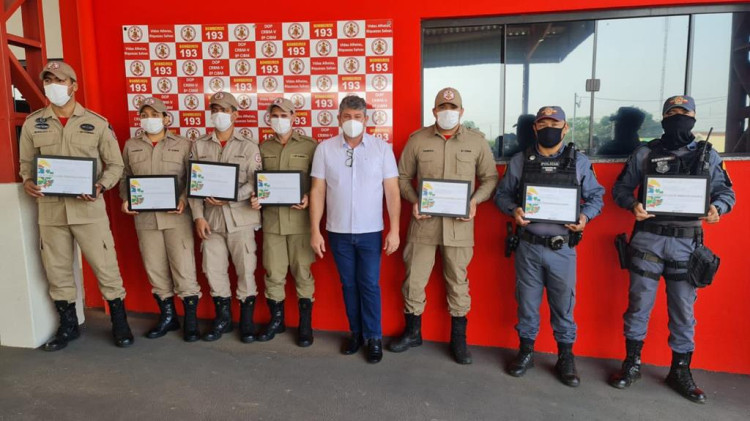 Deputado Moretto homenageia militares que salvaram pacientes de hospital em chamas