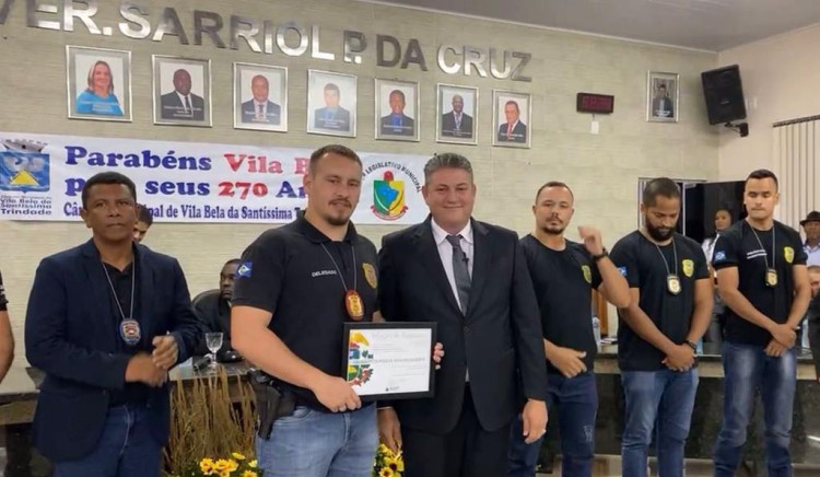 Deputado Moretto homenageia policiais civis em Vila Bela da Santíssima Trindade