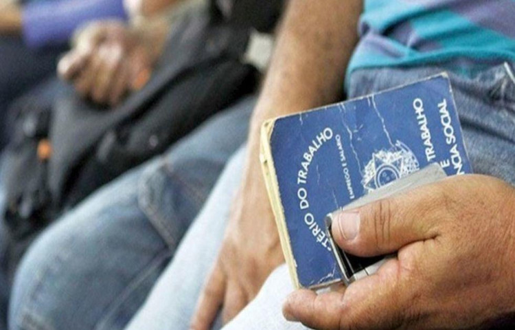 Desocupação cai e alguns segmentos já apresentam taxas de desemprego abaixo das registradas antes da pandemia