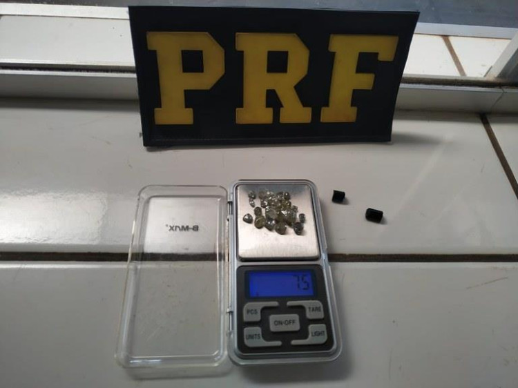 Diamantes são apreendidos pela PRF em Pontes e Lacerda