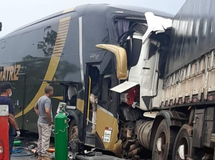 Dois garimpeiros que estavam em Pontes e Lacerda embarcaram em ônibus que se envolveu em acidente com carreta em Rondônia