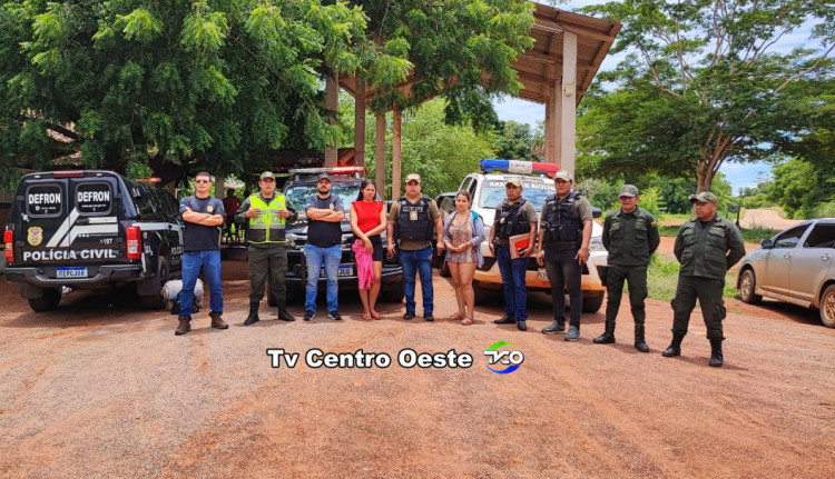 Duas mulheres e três crianças, vítimas de roubo com privação de liberdade, são resgatadas na Bolívia