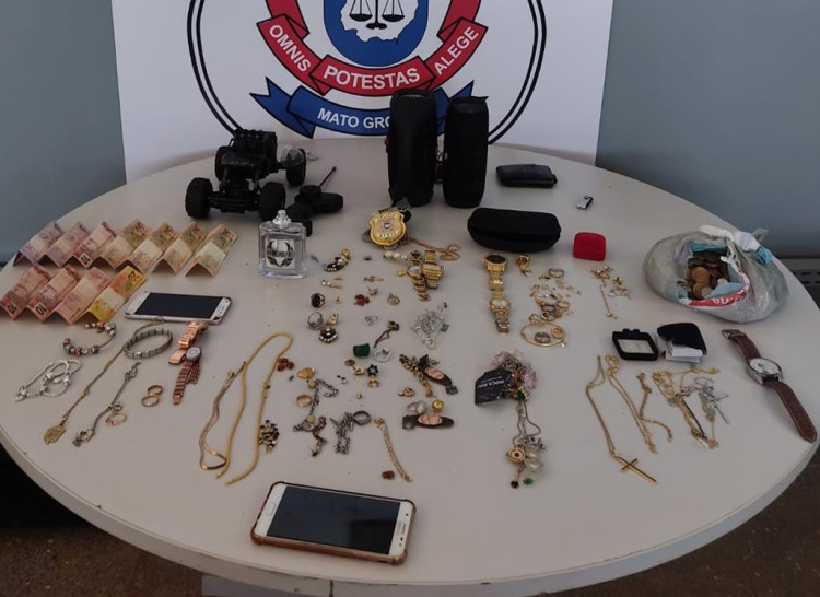 Em menos de 24 horas Polícia Civil recupera joias furtadas e prende casal por receptação