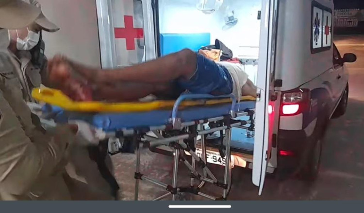 Enteado esfaqueia padrasto para se defender e salvar a mãe