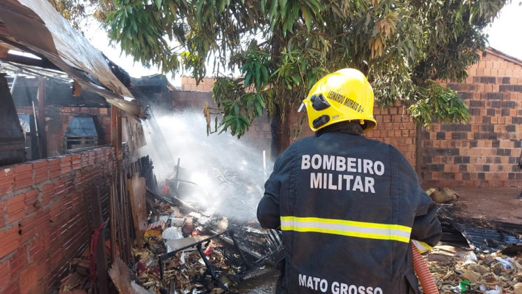 Fábrica de churrasqueiras quase pega fogo no Jardim Morada da Serra