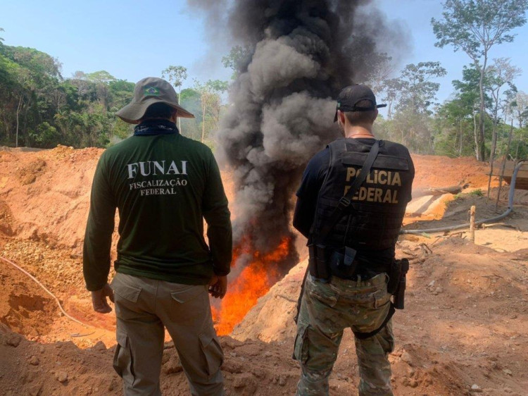 Garimpeiros usam estratégia para escaparem da PF na região do Sararé