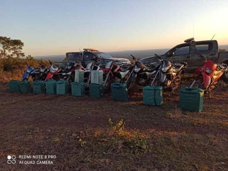 Gefron intercepta motociclistas com 459 kg de drogas, em Vila Bela