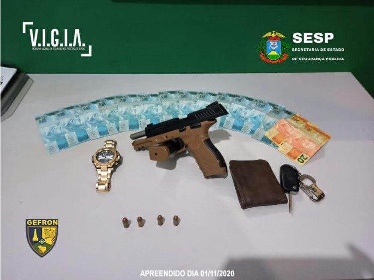 Gefron prende homem e realiza a apreensão de veículo, arma, munições e dinheiro