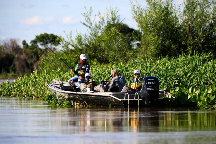 Governo apresenta projeto de lei que proíbe pesca predatória por 5 anos em MT