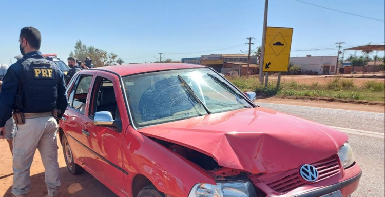 Grávida fica ferida em acidente entre carro e moto na BR174