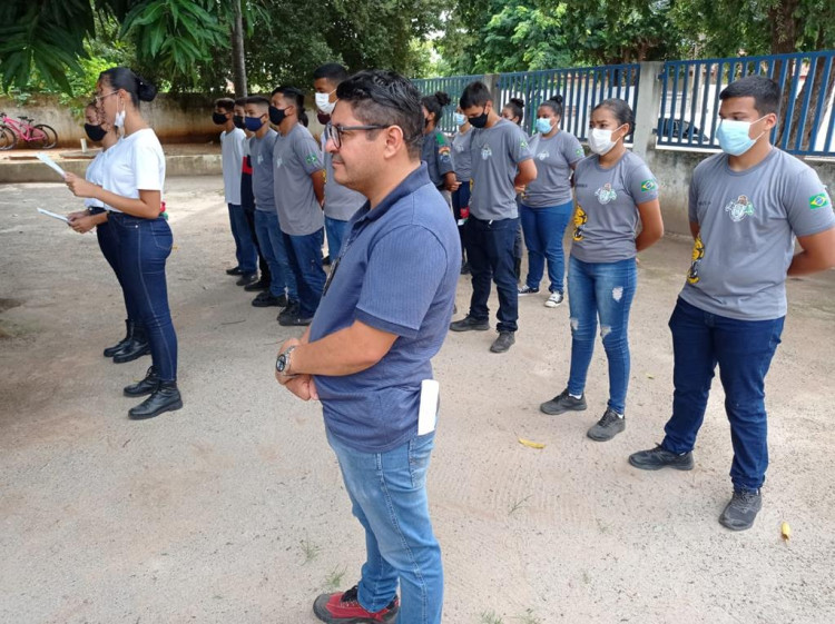 Guarda Mirim de Cáceres faz homenagem ao dia da mulher