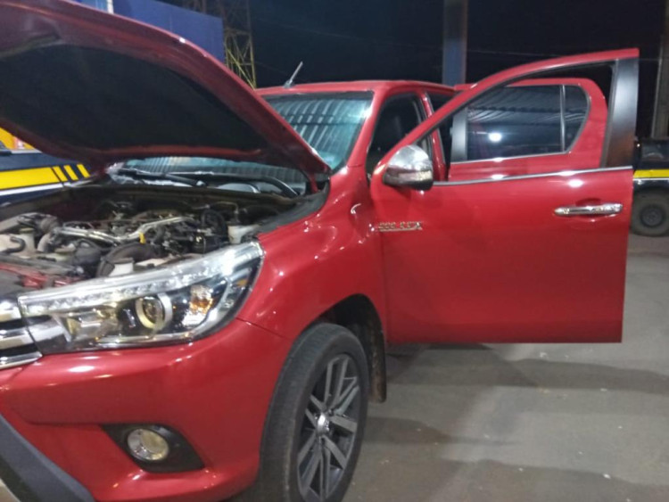 Hilux com placa clonada é apreendida pela PRF em Pontes e Lacerda