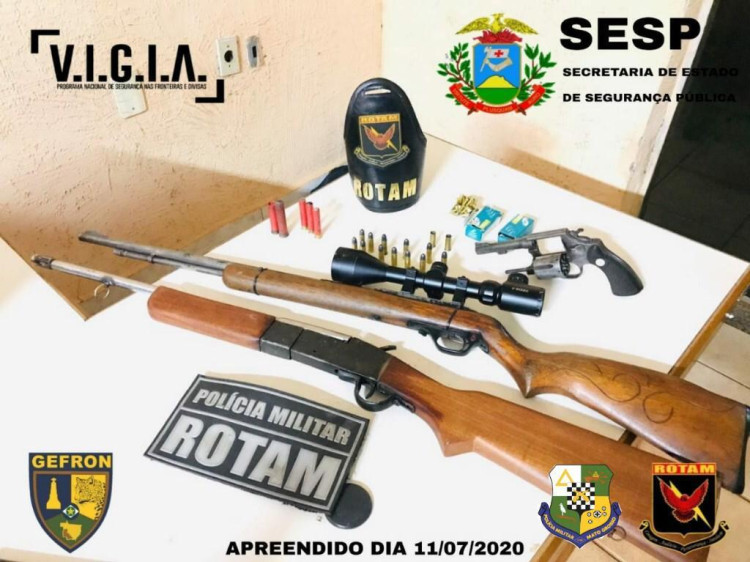 Homem é preso com armamento dentro de casa em Vila Bela