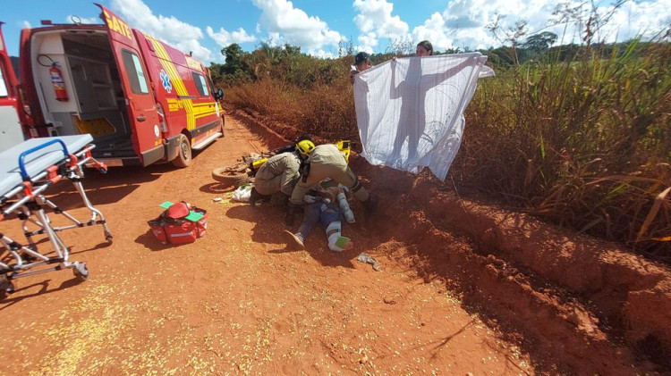 Homem fratura dois braços e uma perna em acidente na Estrada do Matão