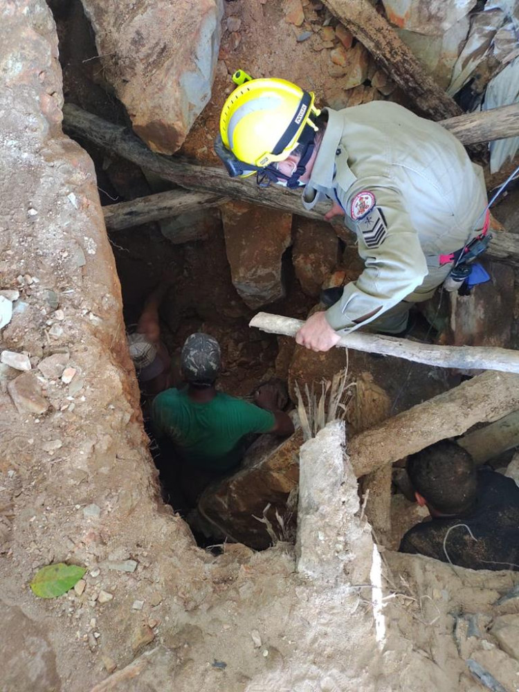Homem morre soterrado em garimpo clandestino na Serra Dourada