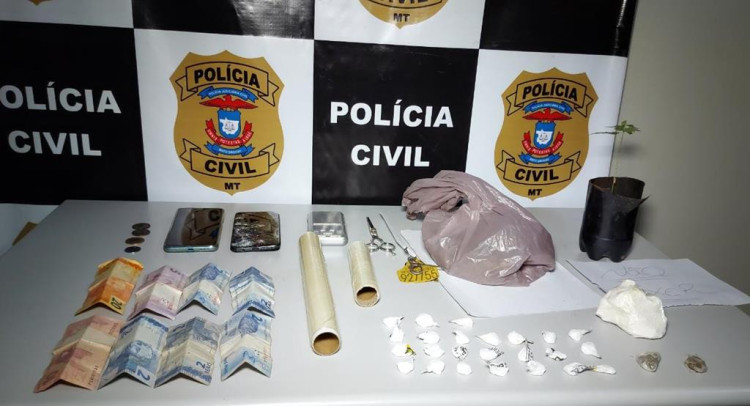 Homem quebra celular durante abordagem da polícia por tráfico de drogas