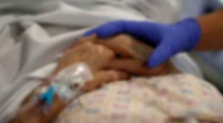Idosa tem partes íntimas queimadas e morre após maus tratos do filho