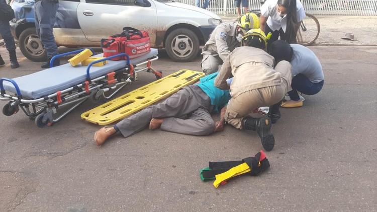 Idoso é atropelado por motociclista que foge sem prestar socorro