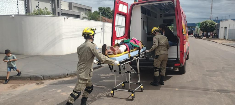 Invadiu e bateu; acidente de trânsito deixa duas pessoas feridas no Centro da cidade