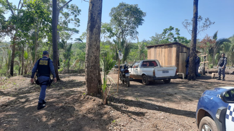 Invasão Serra do Patrimônio: PM prende duas pessoas por crime ambiental, em PL