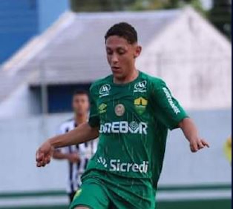 Jogador atropelado precisa de uma vaga urgente em UTI, diz mãe