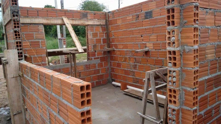 Ladrão invade obra em construção e leva ferramentas de pedreiro, em Pontes e Lacerda