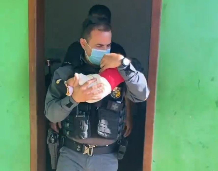 Mãe que penhorou bebê tinha dívida de R$ 200 com traficantes, diz polícia